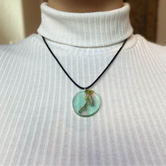 Handmade Mint and Coral Floral Resin Round Pendant Necklace on Etsy - Picture 4 of 8